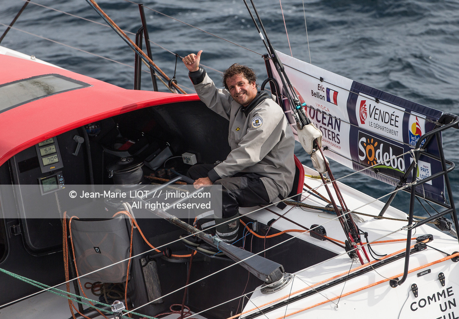 ERIC BELLION - COMME UN SEUL HOMME - VENDEE GLOBE 2016-2017