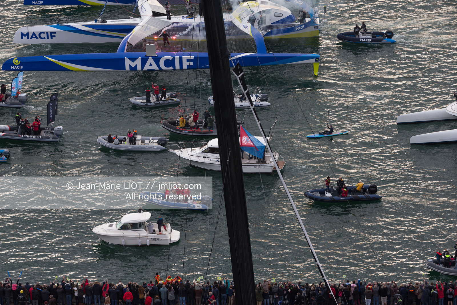 TRIMARAN MACIF - FRANCOIS GABART - RECORD DU TOUR DU MONDE EN SOLITAIRE SANS ESCALE