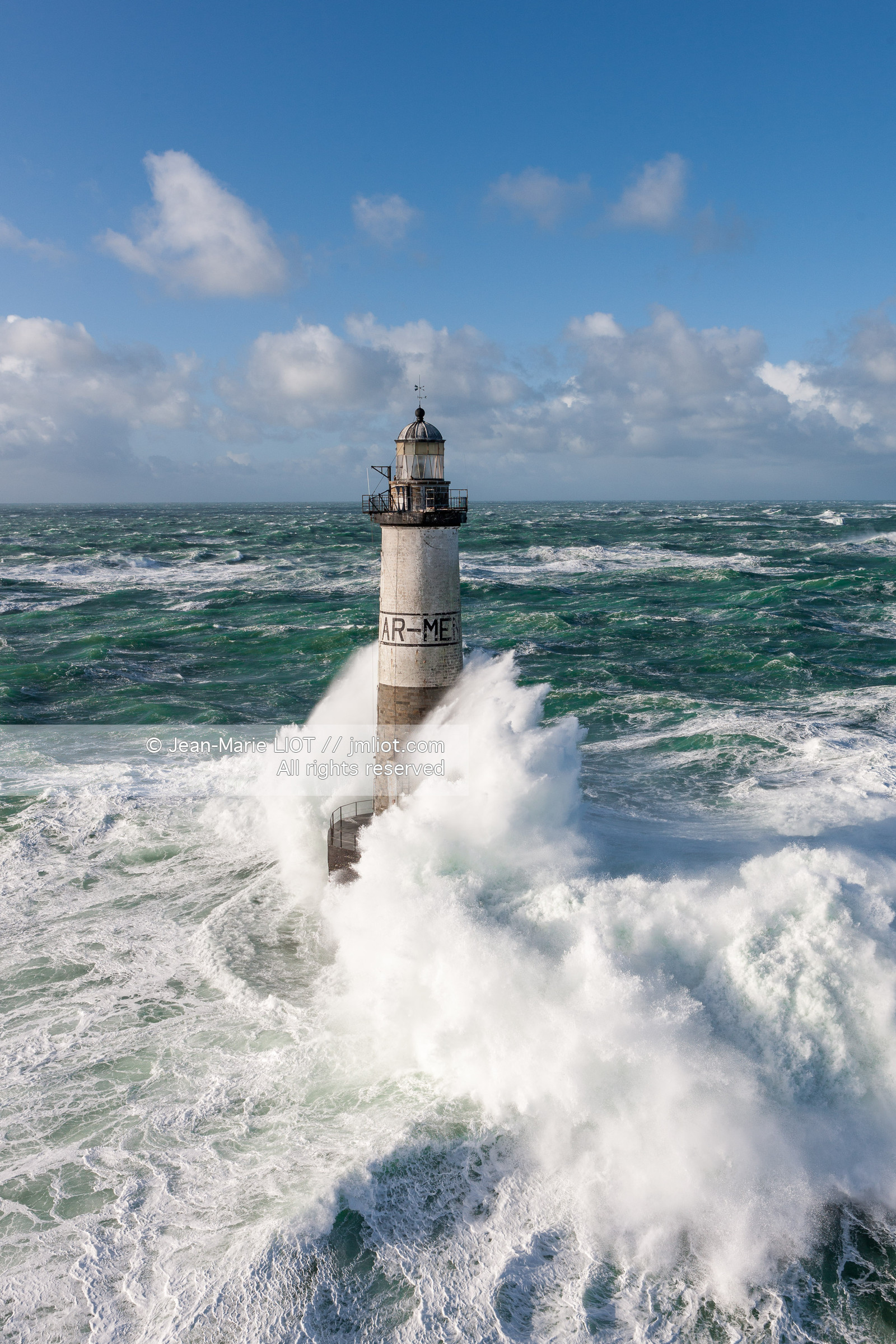 PHARES DANS LA TEMPËTE.