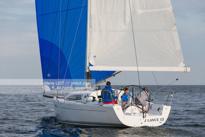 J COMPOSITES 2016 - J112E