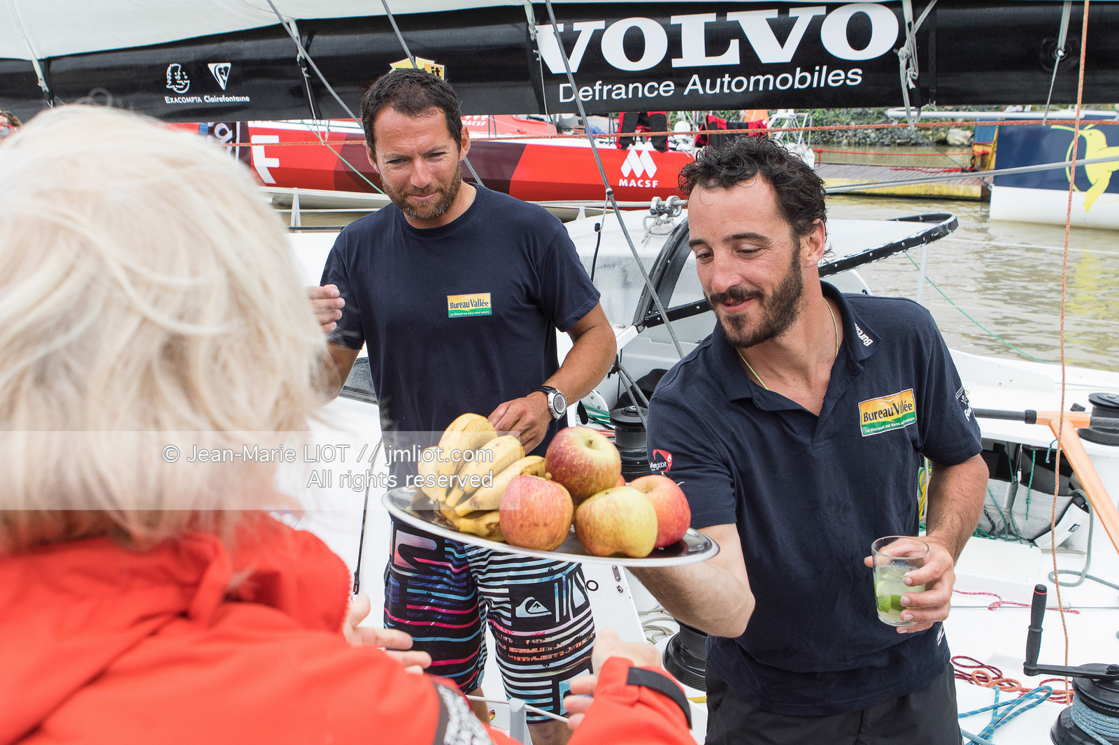 ARRIVEE BUREAU VALLEE