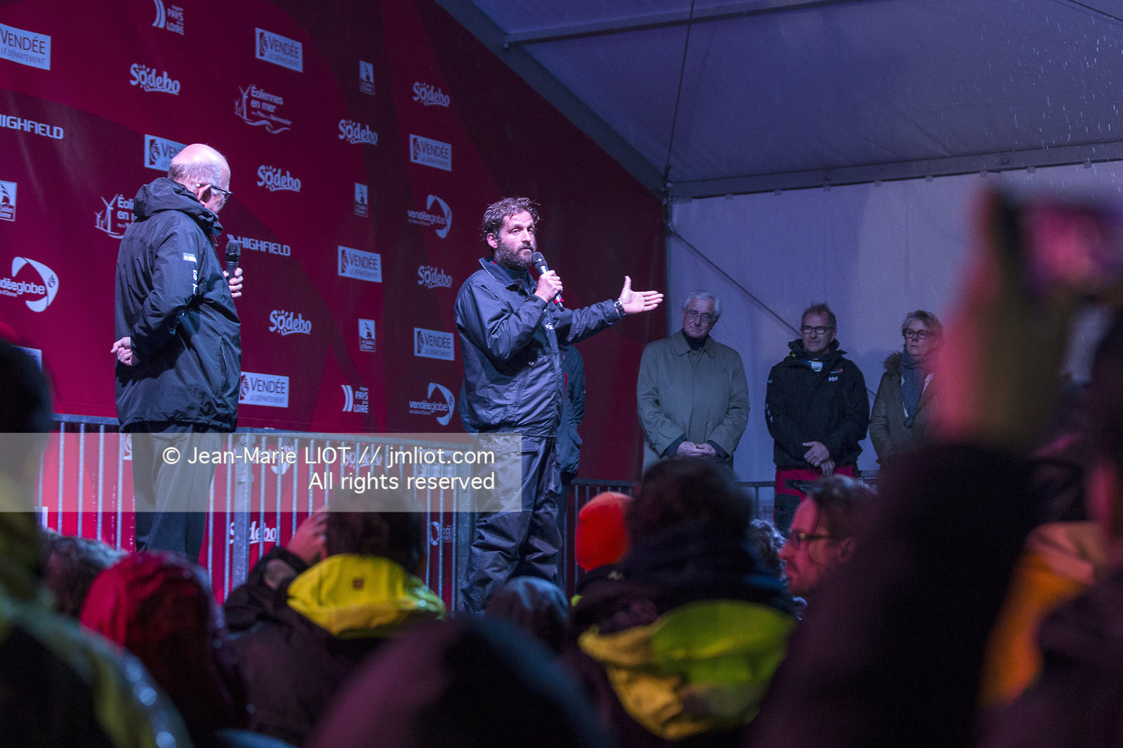 VENDEE GLOBE 2016-2017 - ARRIVEE ERIC BELLION - COMME UN SEUL HOMME