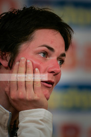 Départ d'Ellen MacArthur à bord du maxi-trimaran B&Q Castorama, pour tenter de battre le record du Tour du Monde en Solitaire sans Escale, à Falmouth (GB), le 27 novembre 2004, photo : Jean-Marie LIOT - www.jmliot.com