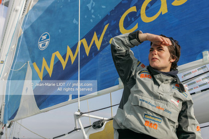 Départ d'Ellen MacArthur à bord du maxi-trimaran B&Q Castorama, pour tenter de battre le record du Tour du Monde en Solitaire sans Escale, à Falmouth (GB), le 27 novembre 2004, photo : Jean-Marie LIOT - www.jmliot.com