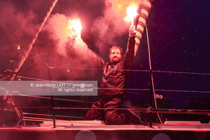 VENDEE GLOBE 2016-2017 - ARRIVEE ERIC BELLION - COMME UN SEUL HOMME