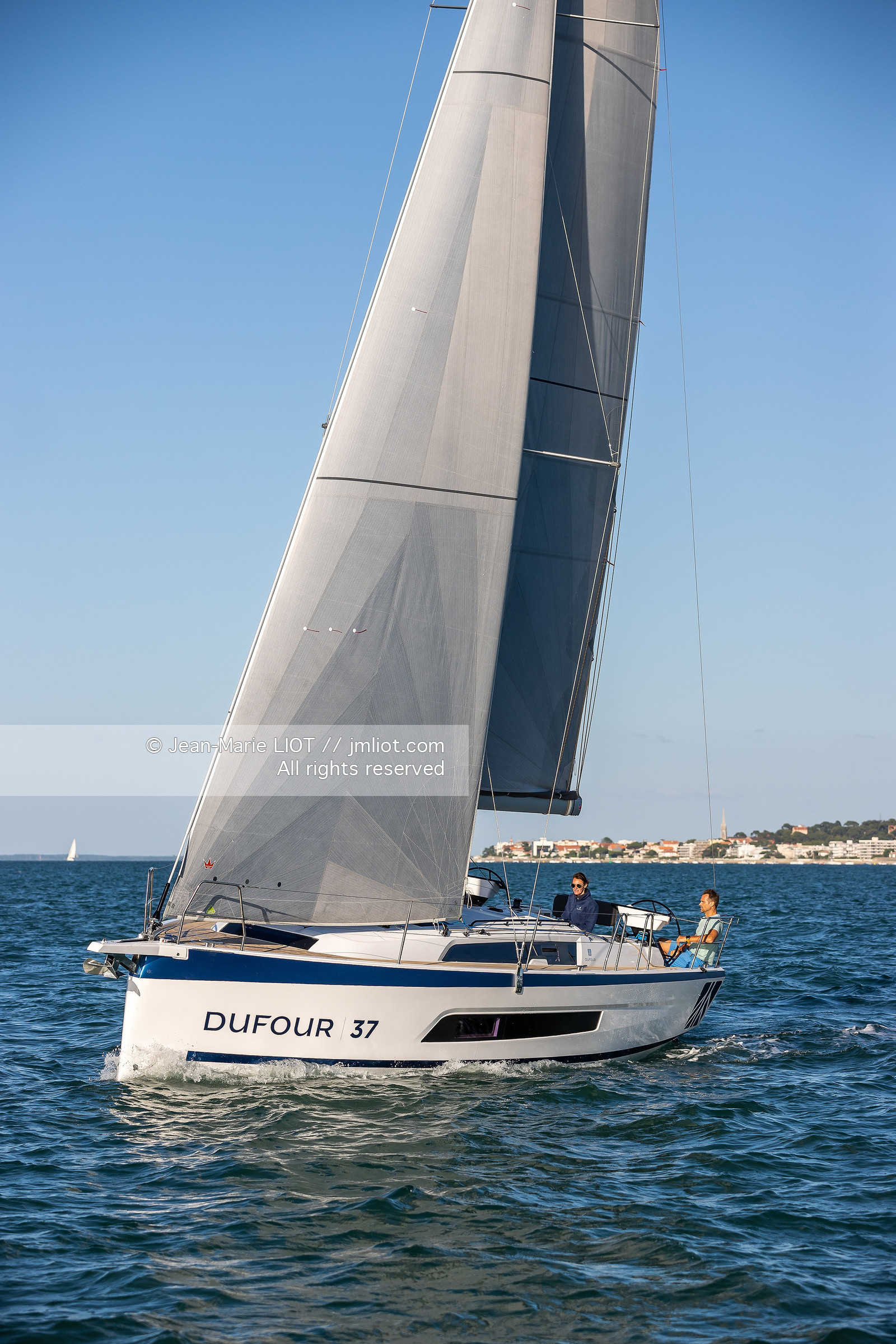 DUFOUR YACHTS 2022 - DUFOUR 37