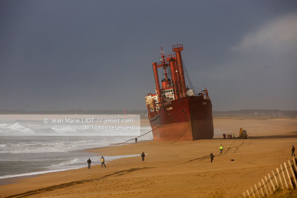 Erdeven, cargo échoué sur la plage