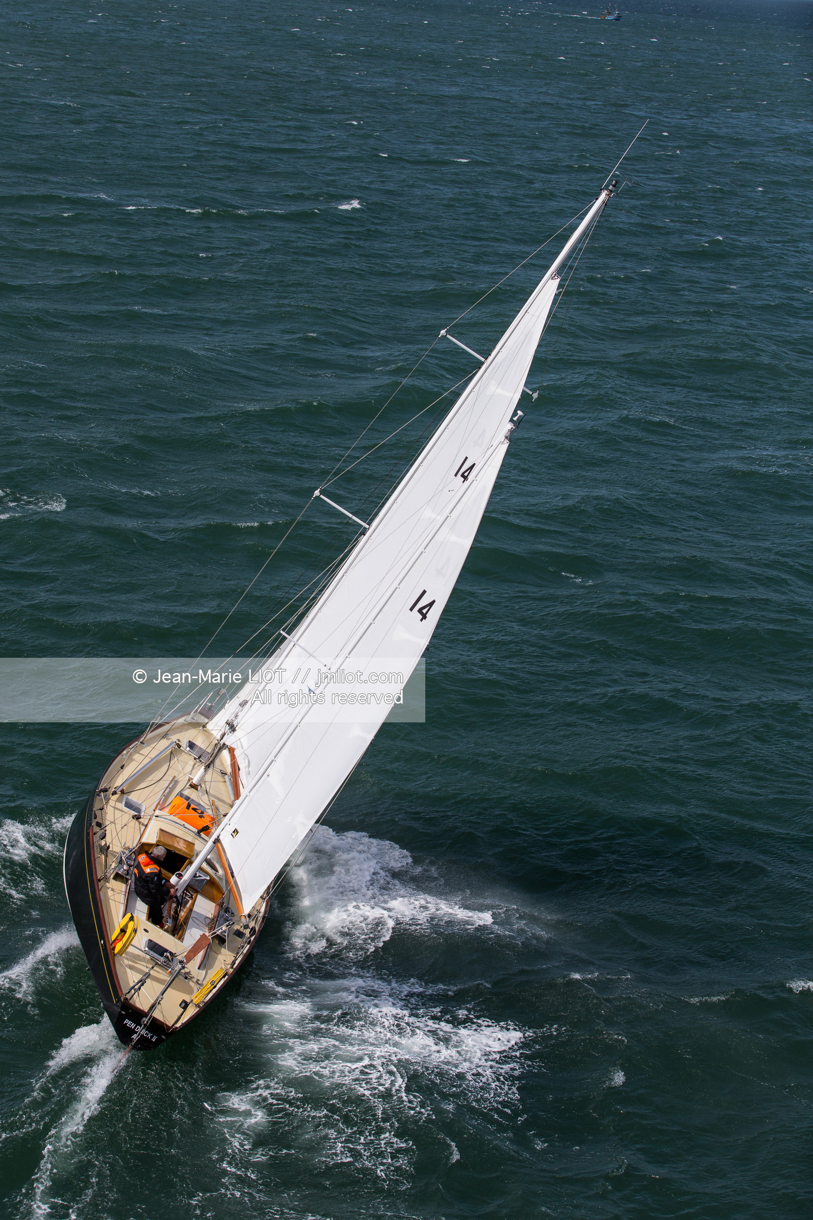 LOICK PEYRON A BORD DE PEN DUICK II