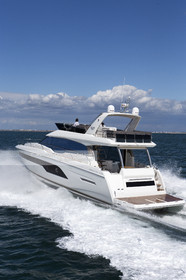 PRESTIGE YACHTS - PRESTIGE P360