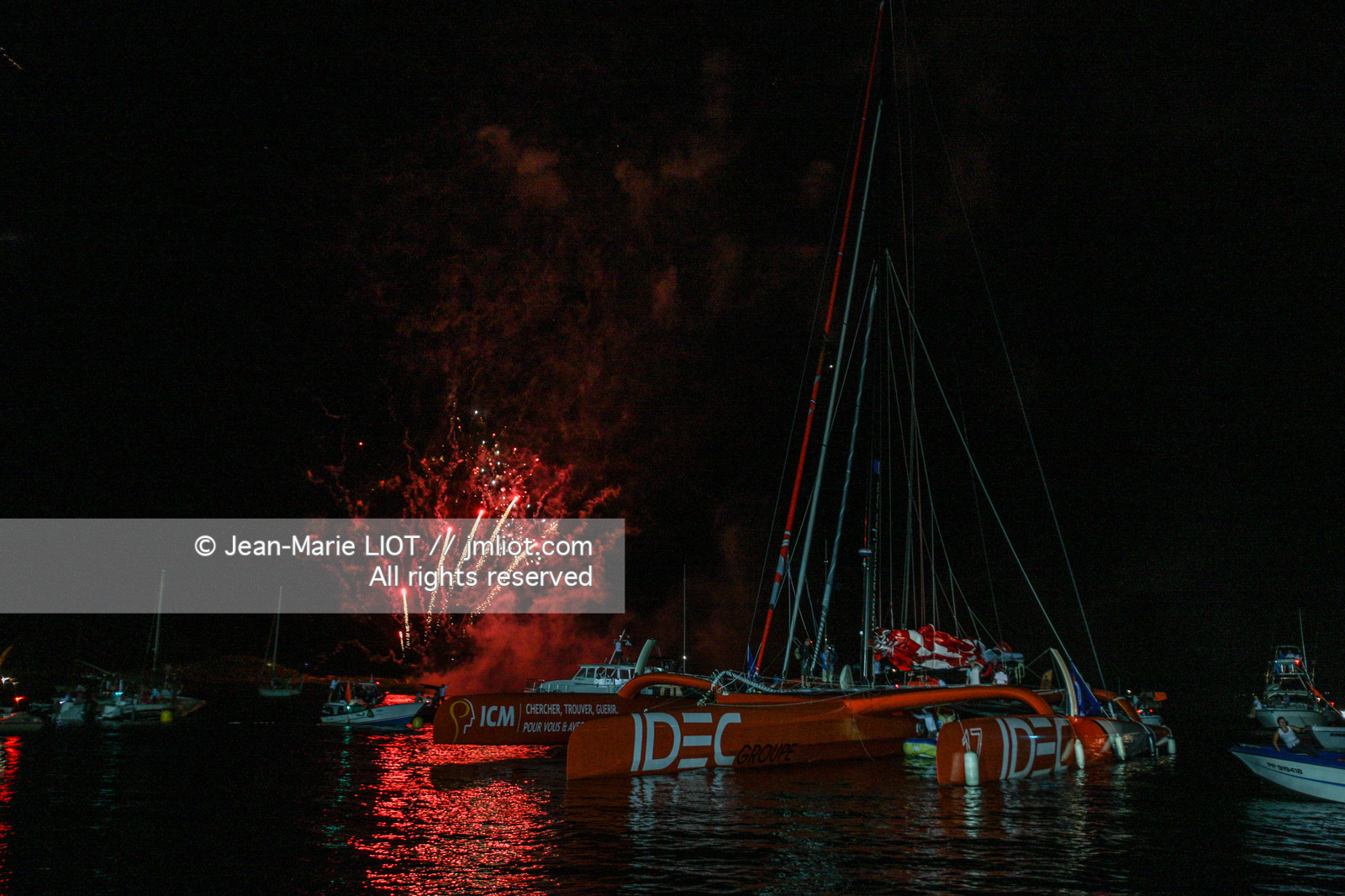 ROUTE DU RHUM 2010 - ARRIVEE DE FRANCIS JOYON