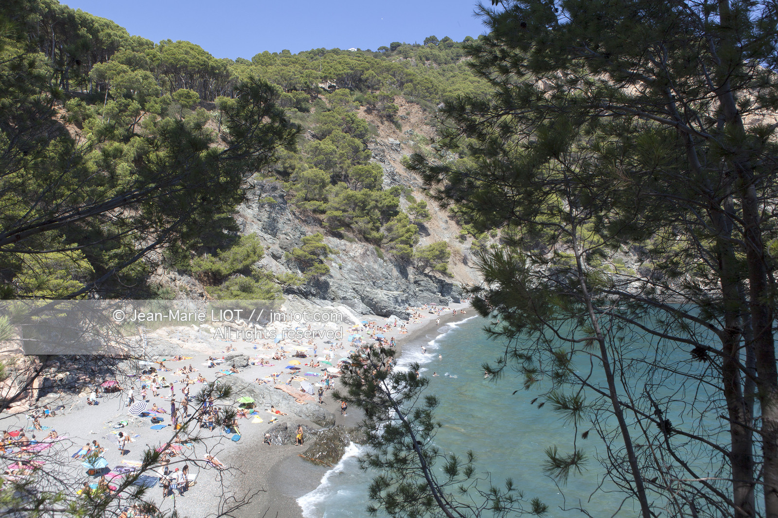 Le village de Begur et ses plages constituent l'un des lieux les plus touristique de la Costa Brava..La cote de begur bénéficie d'un littoral d'une grande beauté composé de falaises, de criques d'eau cristallines, de pinedes.....Photo © Jean-Marie Liot.