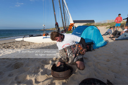 VOILES ET VOILIERS - RAID CATA EN BRETAGNE SUD