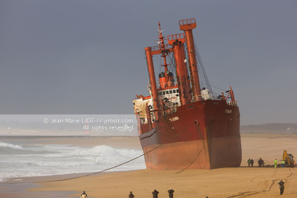 Erdeven, cargo échoué sur la plage