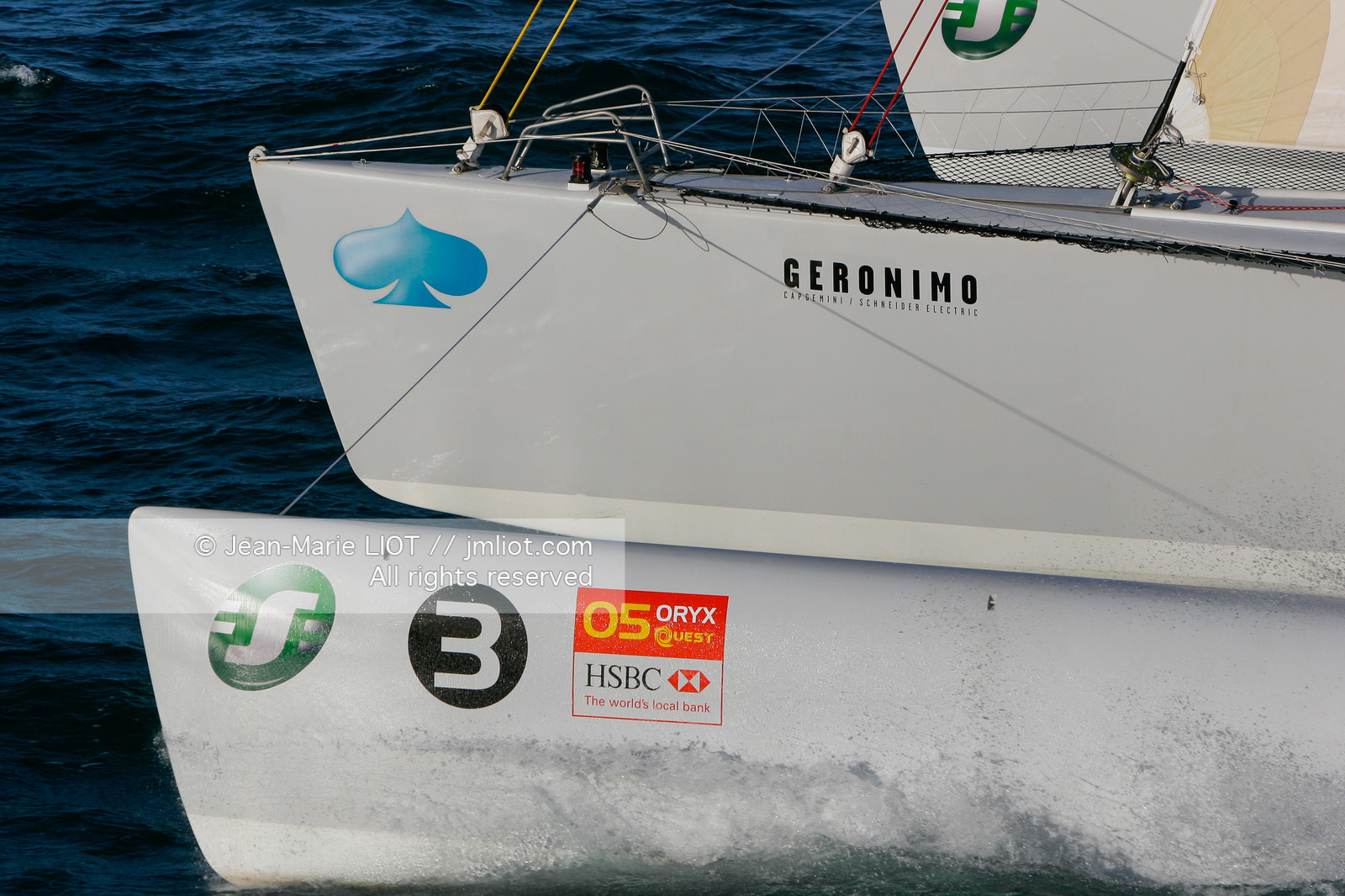 Départ du Trophée Jules Verne du maxi trimaran Geronimo, skipper Olivier de Kersauzon, 28 décembre 2004, Photo Jean-Marie LIOT - www.jmliot.com.