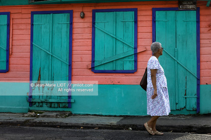 La Guadeloupe est un departement français d'Outre Mer situe dans l'archipel des Antilles. L'ile est bordee d'une part par la Mer des Caraïbes et l'Ocean Atlantique..La guadeloupe est composé de deux îles: la Grande-Terre et la Basse-Terre..Photo © Jean-Marie Liot.