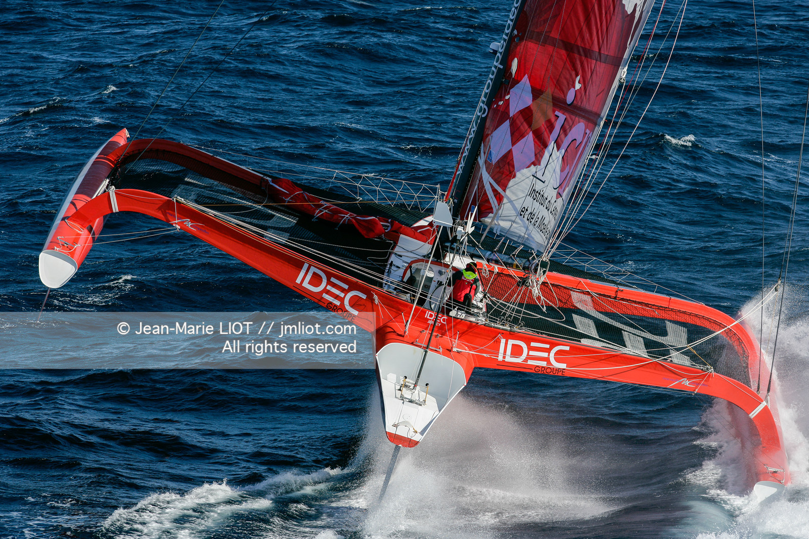 FRANCIS JOYON A L'ENTRAINEMENT SUR IDEC