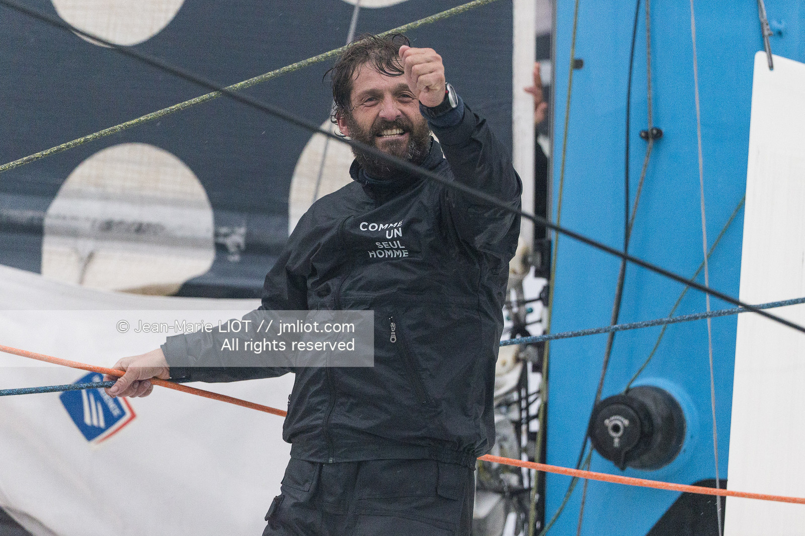 VENDEE GLOBE 2016-2017 - ARRIVEE ERIC BELLION - COMME UN SEUL HOMME