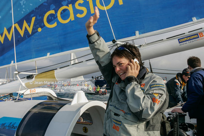 Départ d'Ellen MacArthur à bord du maxi-trimaran B&Q Castorama, pour tenter de battre le record du Tour du Monde en Solitaire sans Escale, à Falmouth (GB), le 27 novembre 2004, photo : Jean-Marie LIOT - www.jmliot.com