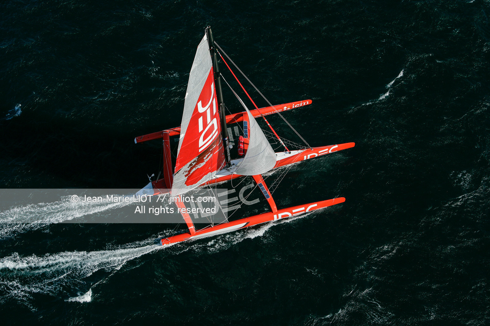 FRANCIS JOYON A L'ENTRAINEMENT SUR IDEC