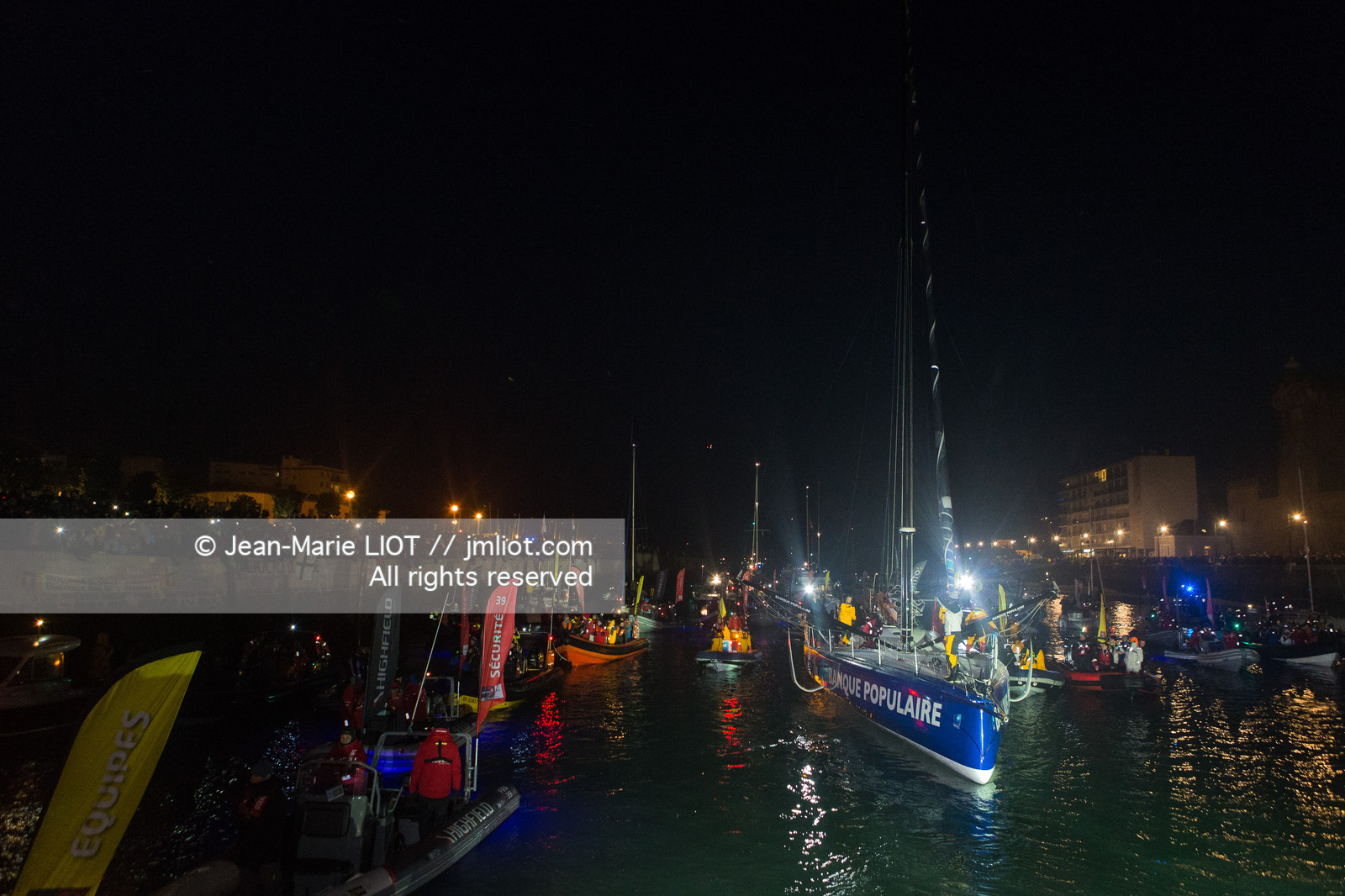 Les Sables d'Olonne, le 19 janvier 2017 arrivée d'Armel Le Cléac'h (FR) skipper de l'imoca Banque Populaire arrive 1er du Vendee globe 2016-2017. Photo © Jean-Marie Liot   DPPI