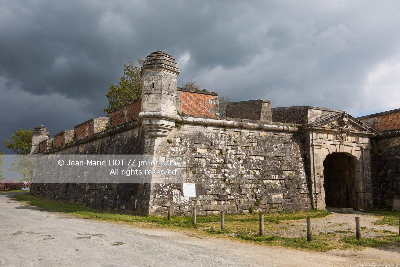 VOILES ET VOILIERS 2016 - LES FORTS DE CHARENTE, BAIE DE LA ROCHELLE EN BIHAN 650