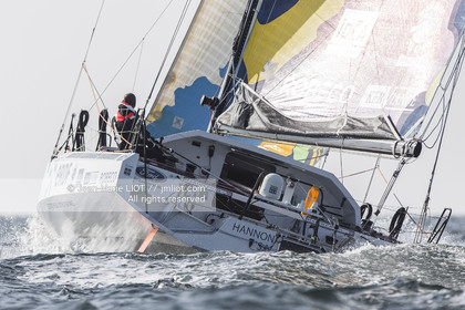 DES PIEDS ET DES MAINS - DAMIEN SEGUIN