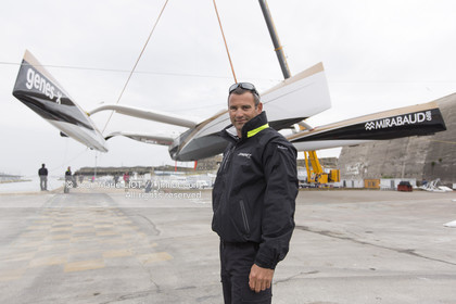 Maxi-Triimaran Spindrift 2 Launching