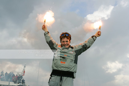 Départ d'Ellen MacArthur à bord du maxi-trimaran B&Q Castorama, pour tenter de battre le record du Tour du Monde en Solitaire sans Escale, à Falmouth (GB), le 27 novembre 2004, photo : Jean-Marie LIOT - www.jmliot.com