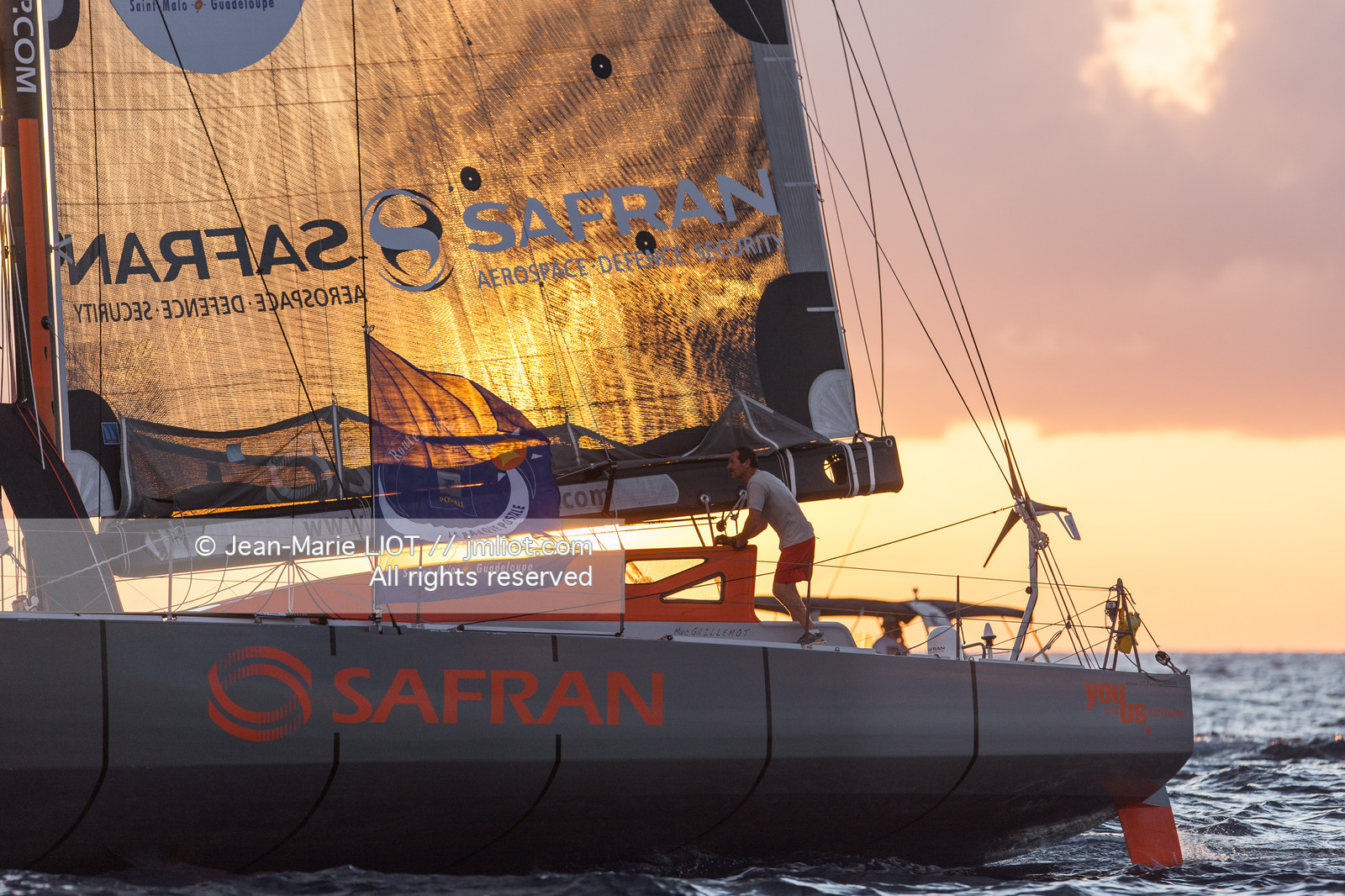 ROUTE DU RHUM 2010 - ARRIVEE DE MARC GUILLEMOT