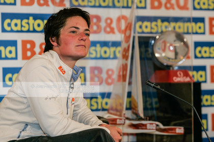 Départ d'Ellen MacArthur à bord du maxi-trimaran B&Q Castorama, pour tenter de battre le record du Tour du Monde en Solitaire sans Escale, à Falmouth (GB), le 27 novembre 2004, photo : Jean-Marie LIOT - www.jmliot.com