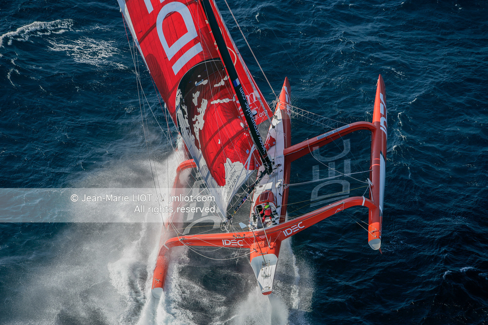 FRANCIS JOYON A L'ENTRAINEMENT SUR IDEC