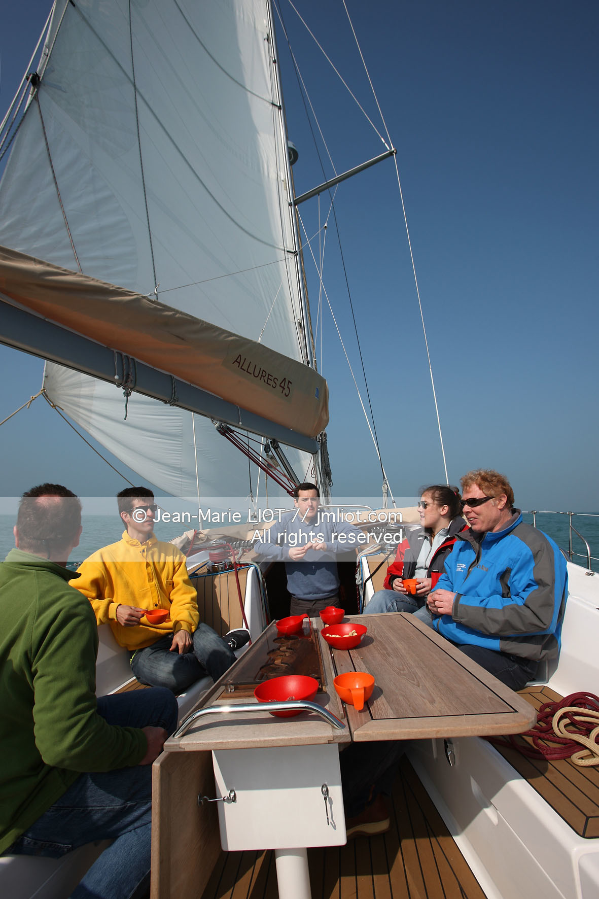 VOILE MAG - 100 MILLES A BORD