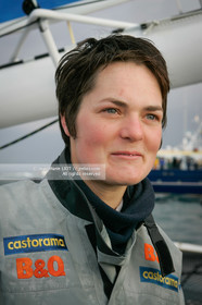Départ d'Ellen MacArthur à bord du maxi-trimaran B&Q Castorama, pour tenter de battre le record du Tour du Monde en Solitaire sans Escale, à Falmouth (GB), le 27 novembre 2004, photo : Jean-Marie LIOT - www.jmliot.com