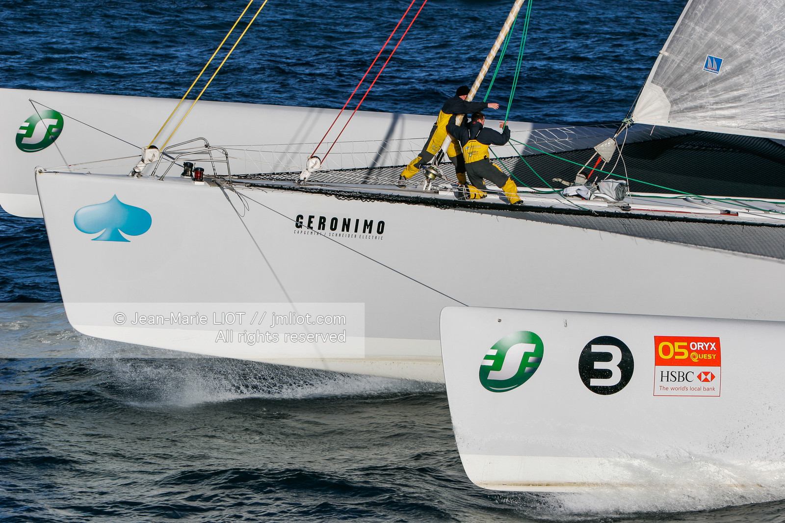 Départ du Trophée Jules Verne du maxi trimaran Geronimo, skipper Olivier de Kersauzon, 28 décembre 2004, Photo Jean-Marie LIOT - www.jmliot.com.