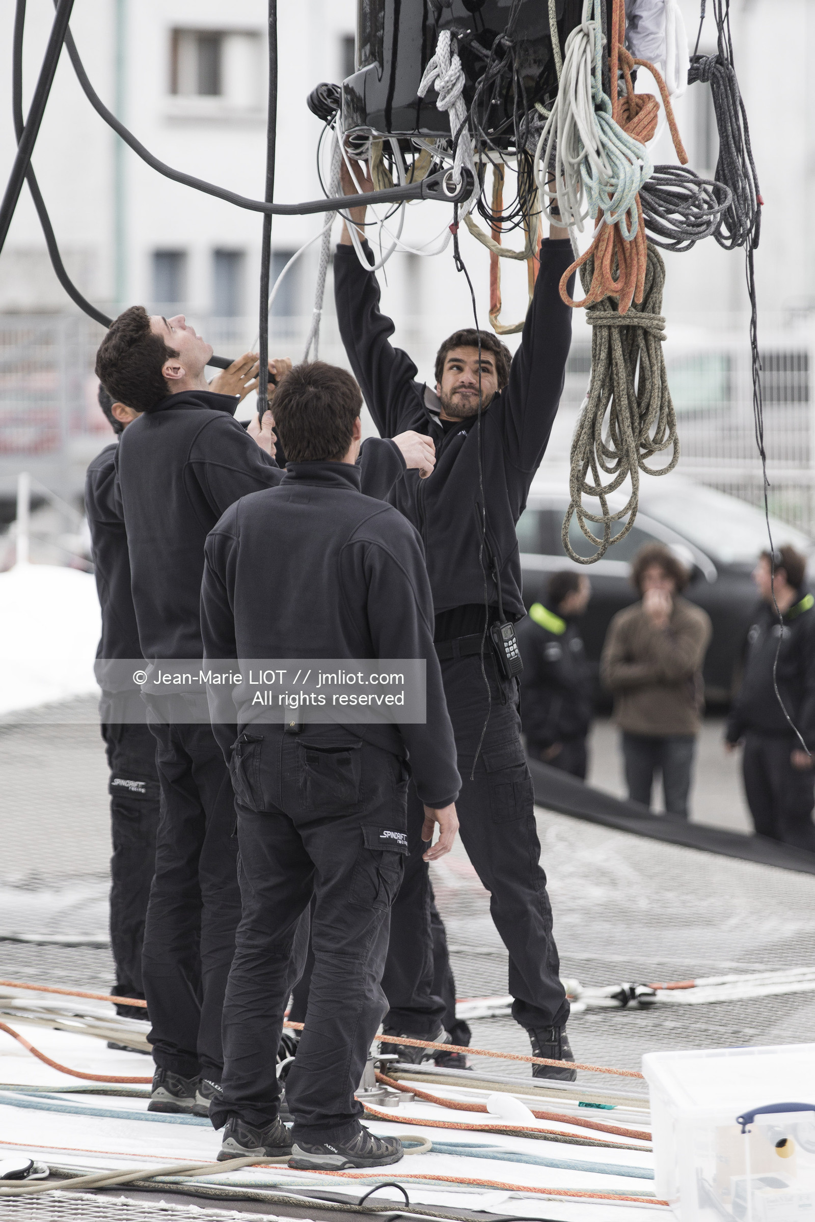 Maxi-Triimaran Spindrift 2 Launching