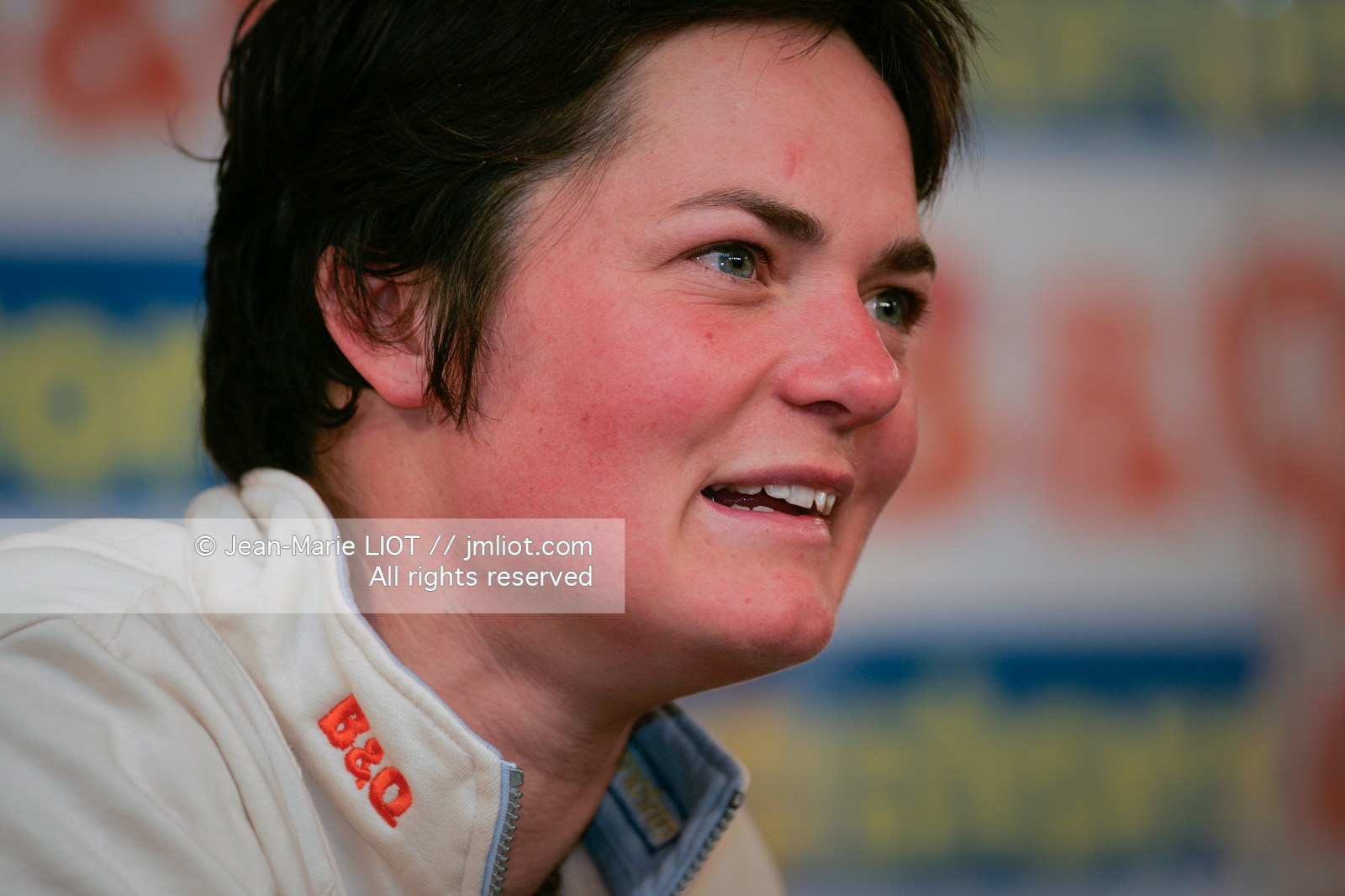 Départ d'Ellen MacArthur à bord du maxi-trimaran B&Q Castorama, pour tenter de battre le record du Tour du Monde en Solitaire sans Escale, à Falmouth (GB), le 27 novembre 2004, photo : Jean-Marie LIOT - www.jmliot.com