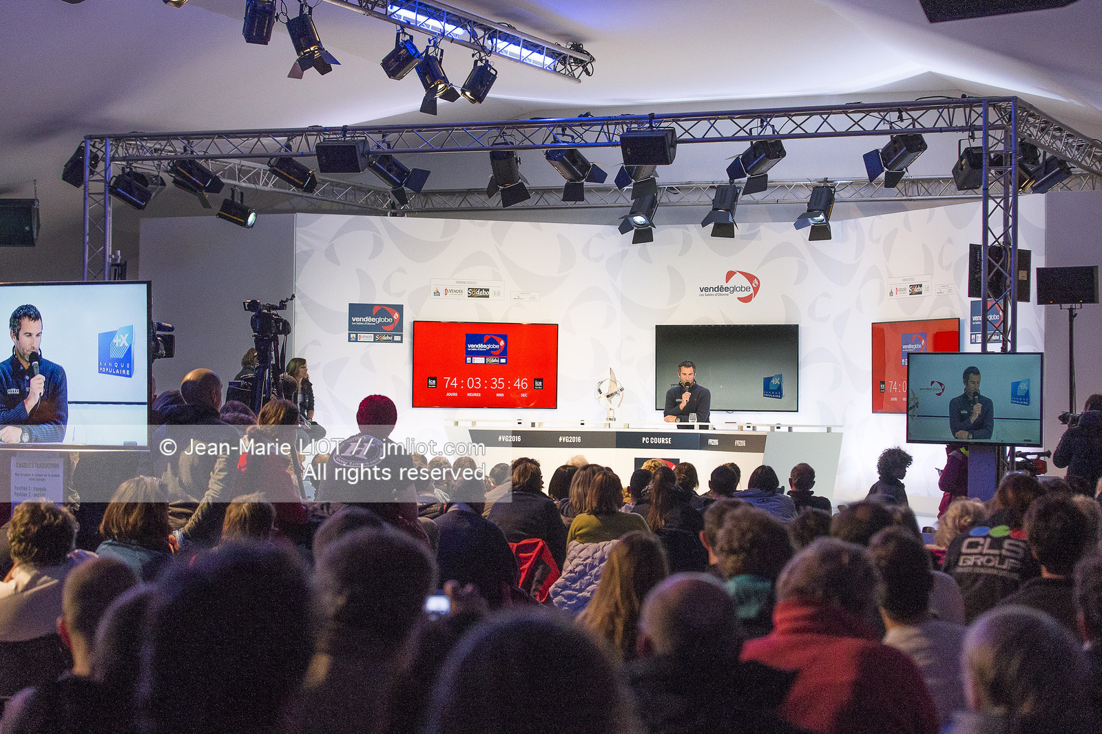 Les Sables d'Olonne, le 19 janvier 2017 arrivée d'Armel Le Cléac'h (FR) skipper de l'imoca Banque Populaire arrive 1er du Vendee globe 2016-2017. Photo © Jean-Marie Liot   DPPI