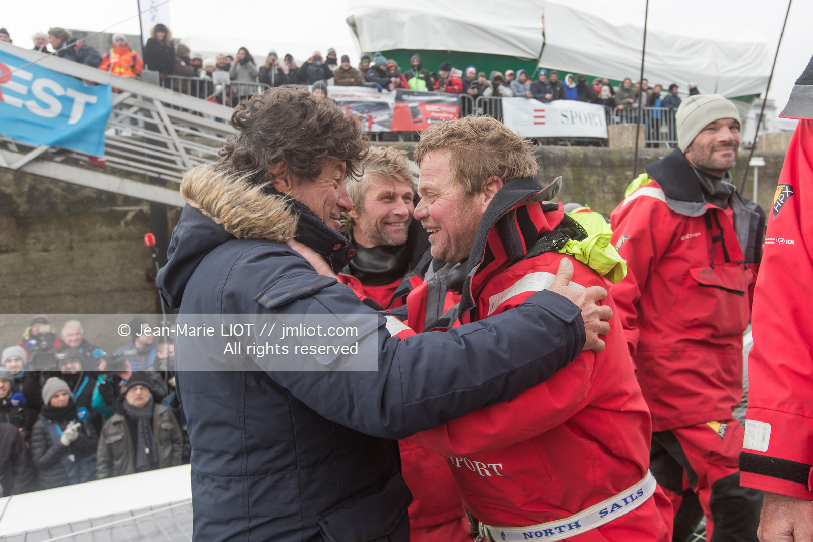 IDEC SPORT- ARRIVEE  RECORD TROPHEE JULES VERNE