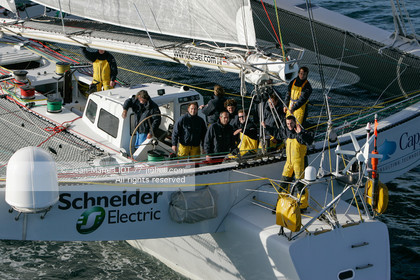 Départ du Trophée Jules Verne du maxi trimaran Geronimo, skipper Olivier de Kersauzon, 28 décembre 2004, Photo Jean-Marie LIOT - www.jmliot.com.