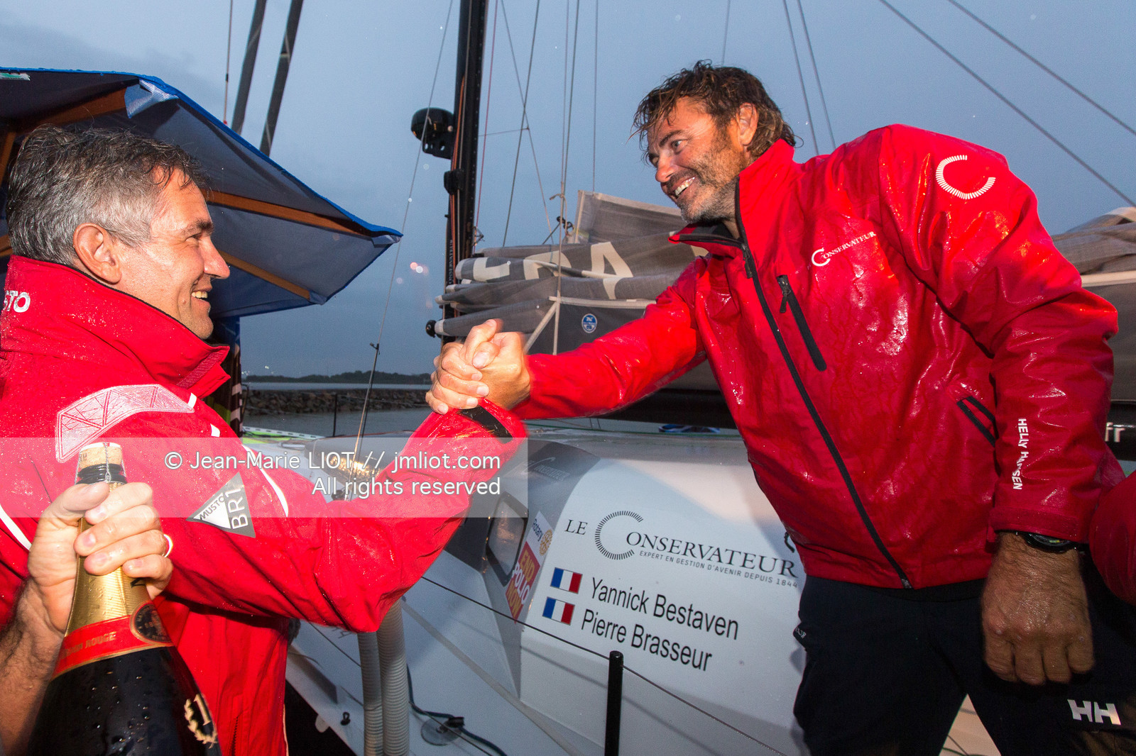 Itajaï (bresil) le 18 novembre 2015, arrivée de Yannick Bestaven et Pierre Brasseur à bord du Class 40 Le Conservateur, premier au classement des Class 40. .Photo © Jean-Marie Liot.