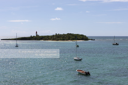 La Guadeloupe est un departement français d'Outre Mer situe dans l'archipel des Antilles. L'ile est bordee d'une part par la Mer des Caraïbes et l'Ocean Atlantique..La guadeloupe est composé de deux îles: la Grande-Terre et la Basse-Terre..Photo © Jean-Marie Liot.