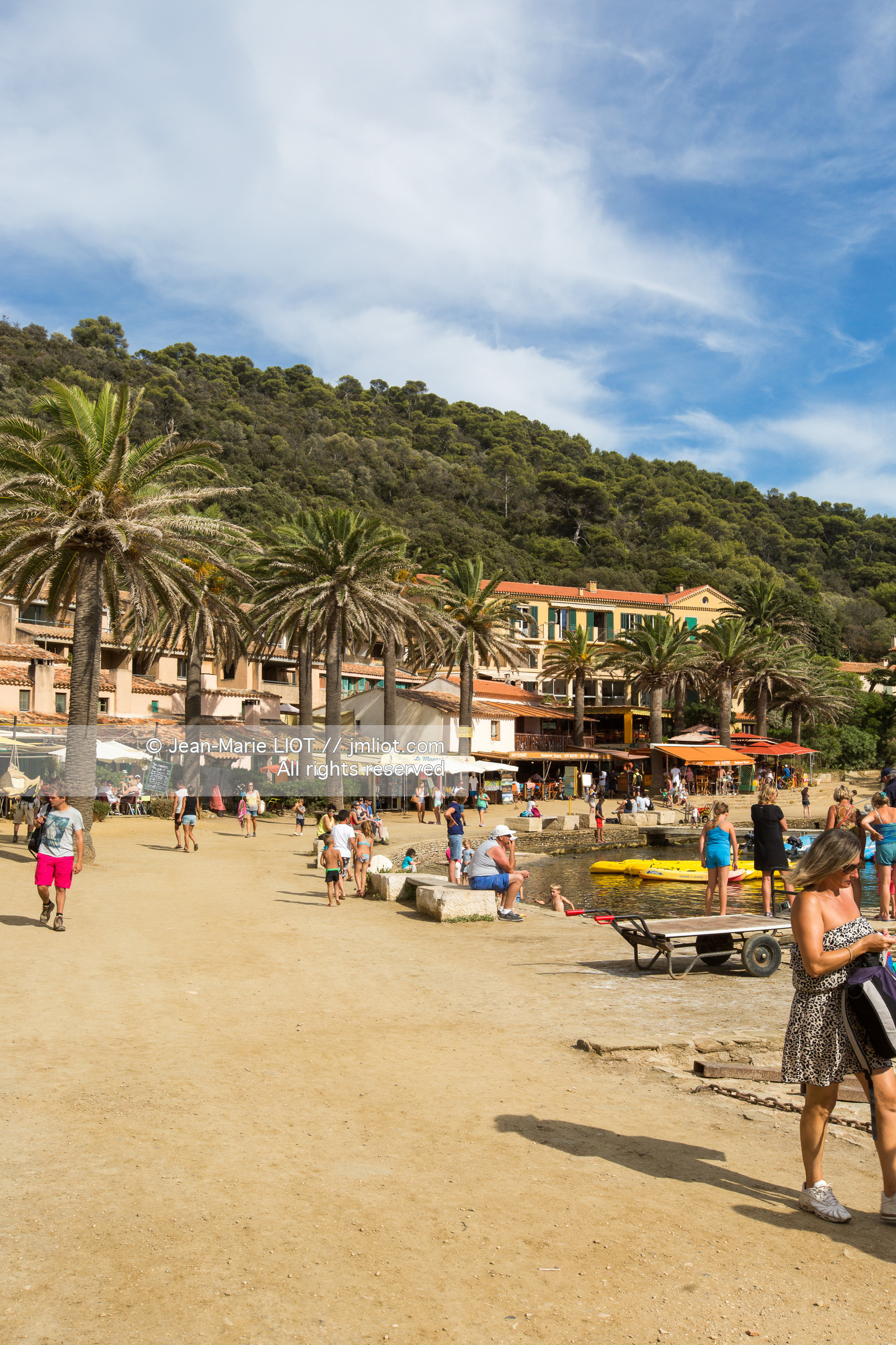 Port-Cros, au large d'Hyères dans le département du Var, petite île de 4 km de long est une réserve de la faune et la flore. Photo © Jean-Marie Liot.