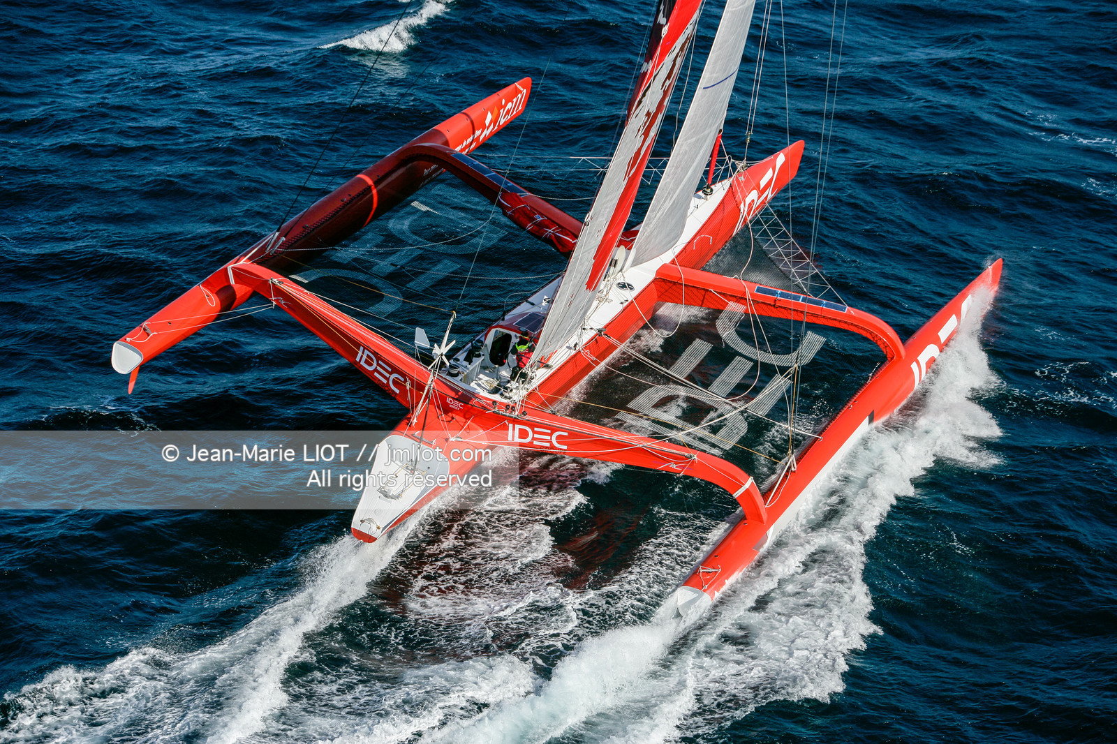FRANCIS JOYON A L'ENTRAINEMENT SUR IDEC