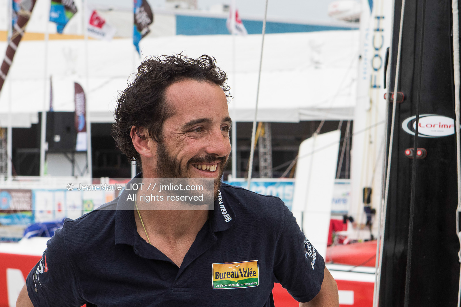 ARRIVEE BUREAU VALLEE