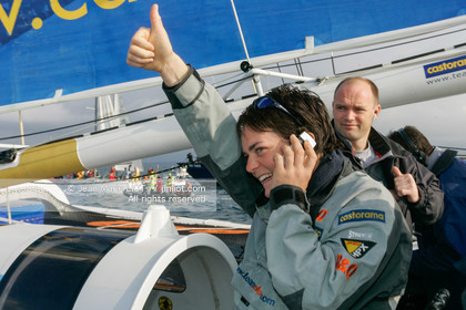 Départ d'Ellen MacArthur à bord du maxi-trimaran B&Q Castorama, pour tenter de battre le record du Tour du Monde en Solitaire sans Escale, à Falmouth (GB), le 27 novembre 2004, photo : Jean-Marie LIOT - www.jmliot.com