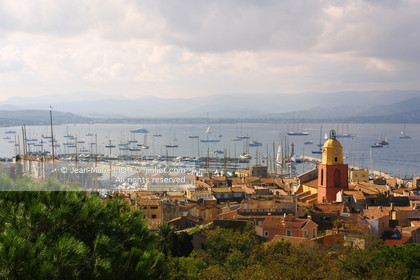 France, Var (83), Saint-Tropez, .Yatchs dans Le Port de plaisance de Saint-Tropez, Vue aérienne.photo © Jean-Marie Liot.