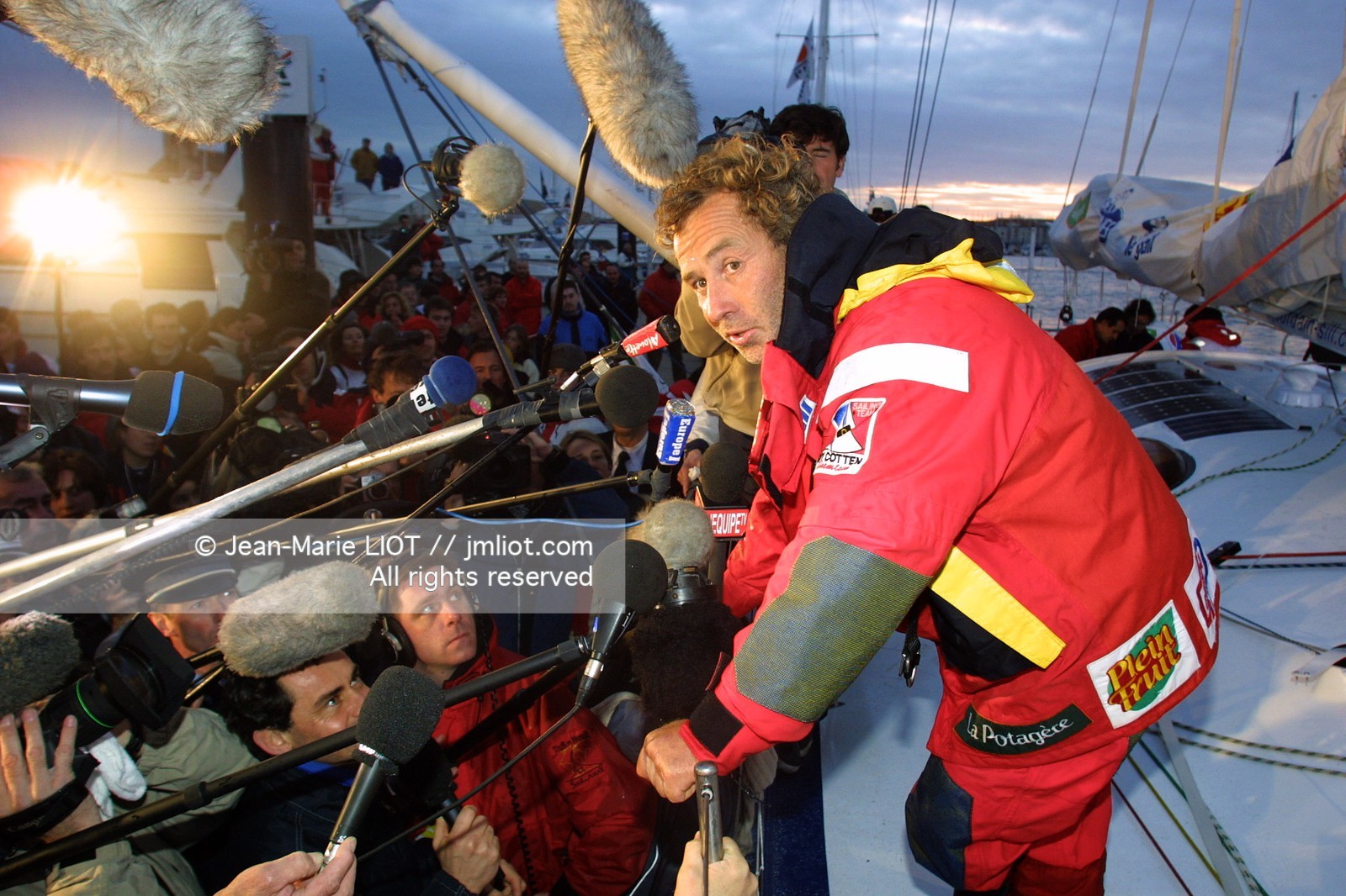 VENDEE GLOBE 2001- ARRIVEE ROLAND JOURDAIN