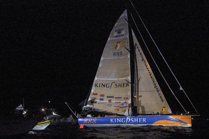 ARRIVEE ELLEN MACARTHUR - 2E