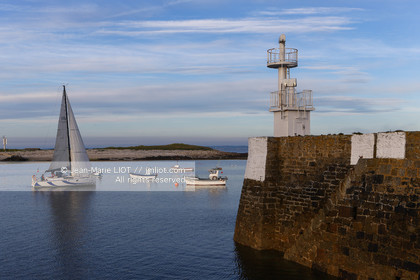VOIILES ET VOILIERS - ILES OUBLIEES - ILE DE MOLENE