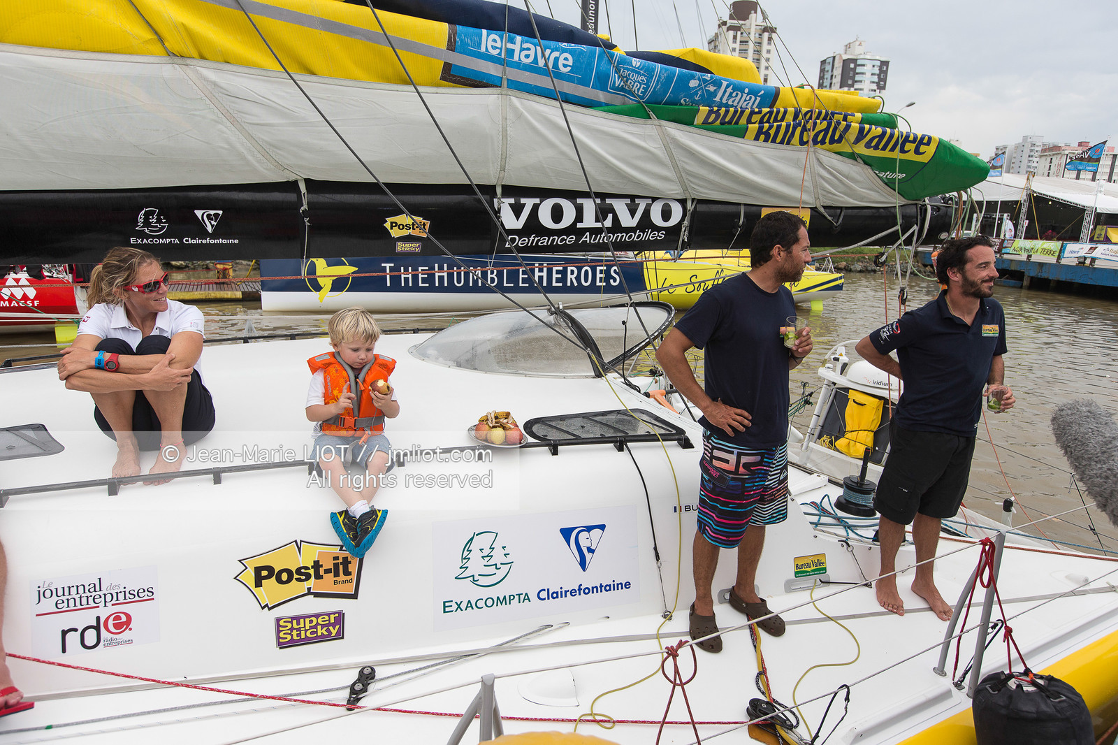 ARRIVEE BUREAU VALLEE